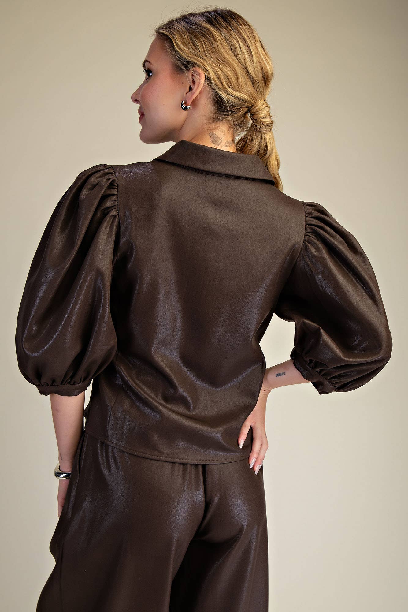 Collar Neck Puff Sleeve Button Down Shirt: Brown / S