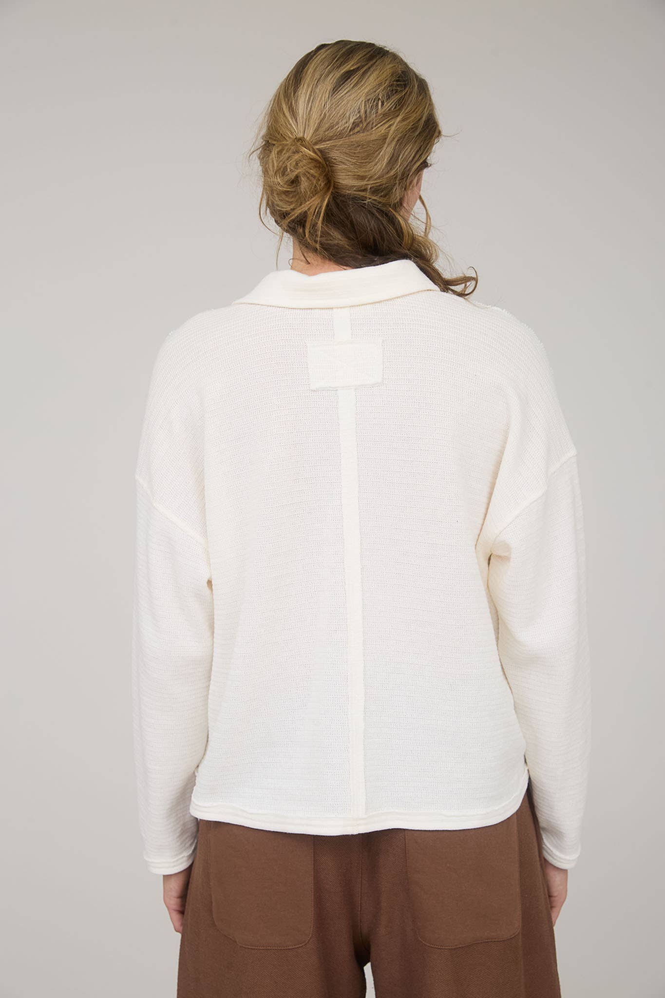 EXPOSED SEAM LONG SLEEVE TEXTURED KNIT POLO: OXBLOOD